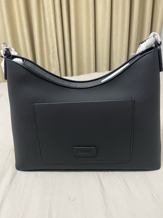 Чанта DKNY в черно