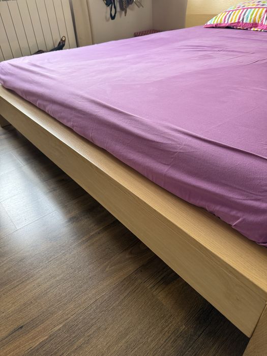 Спалня с нощни шкафчета