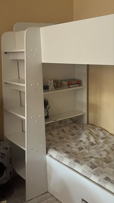 Кровать двухъярусная