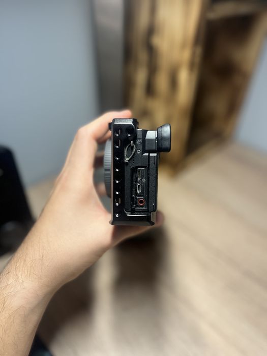 Sony A6400 + SmallRig cage +SmallRig NP-FW50 3818