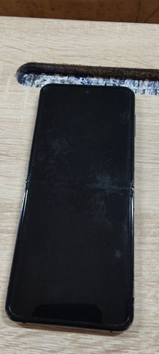 Z flip 4 sotiladi