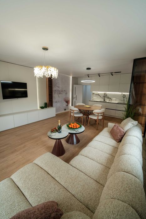 Продава се обзаведен тристаен апартамент