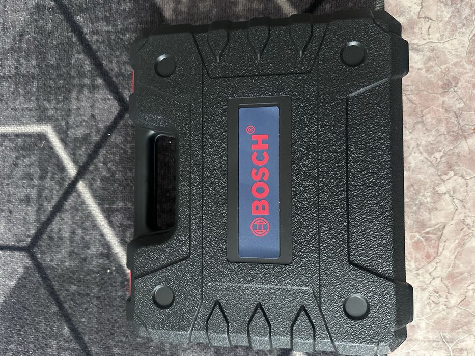 Шуруповерт   Новый комплект