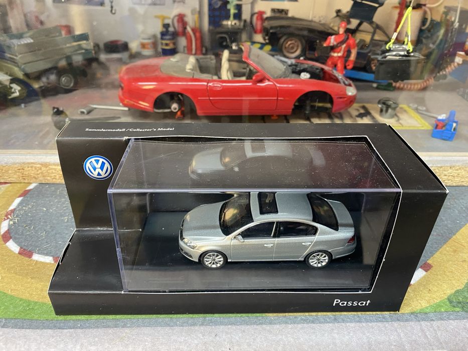 VOLKSWAGEN  PASSAT machetă auto scara 1:43 (11cm) Dealer Edition