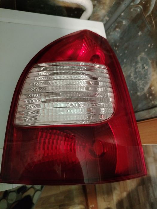 Продам задний фанарь