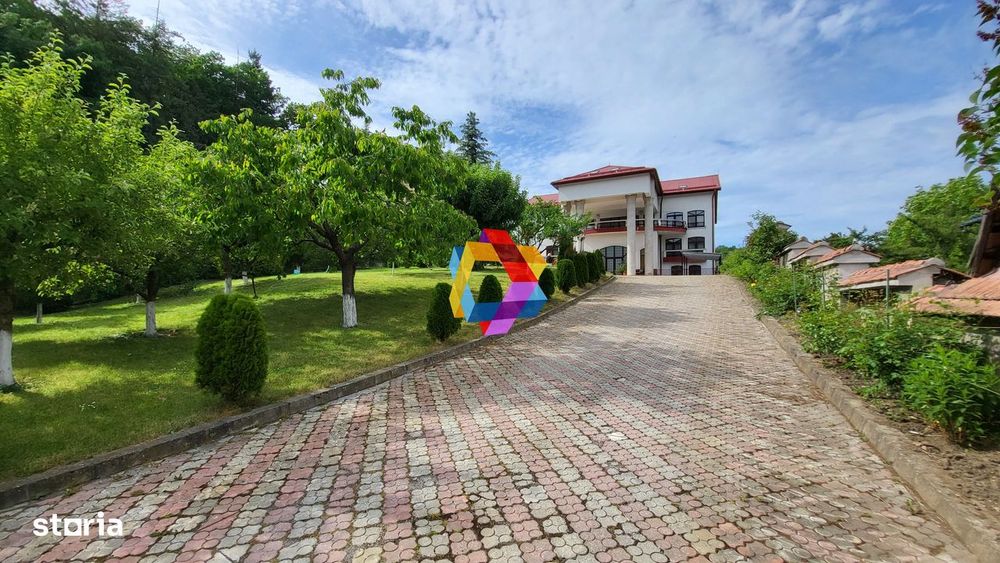 Conac cu piscina - 1810 mp