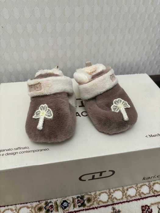 Продам детскую обувь