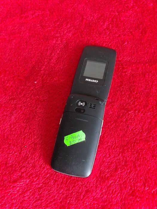 Telefon cu clapeta cu display dublu