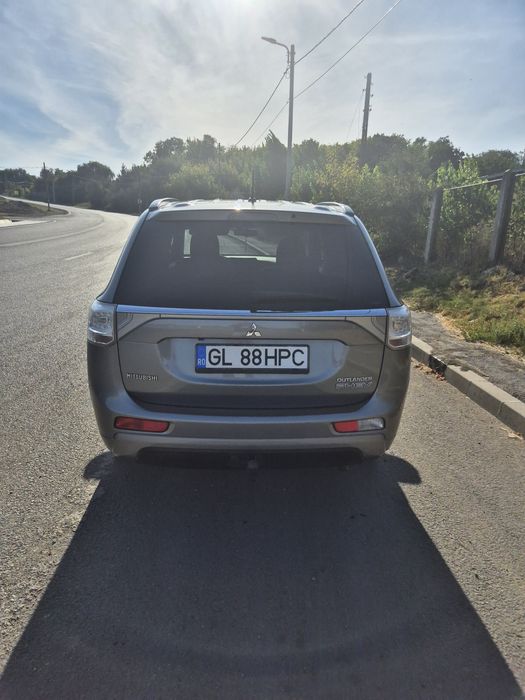 Mitsubishi Outlander PHEV.Pret negociabil!