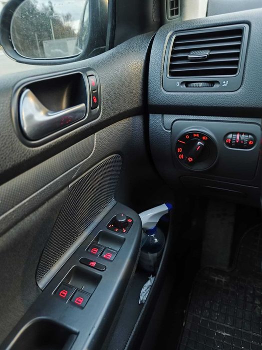 Volkswagen Golf 5 1.6MPI DSG