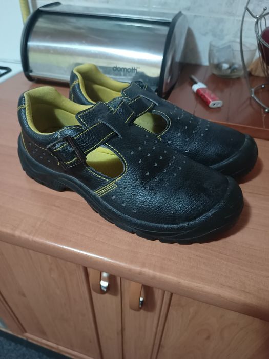 Vând gheata din piele