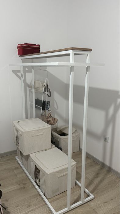 Продам вешалку-стойку.