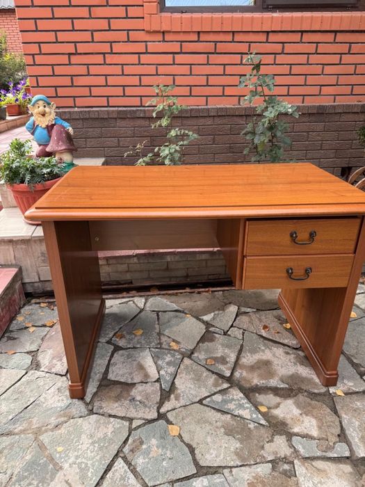 Стол деревянный с креслом