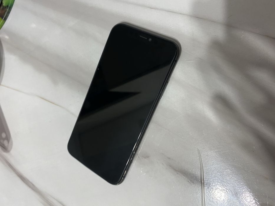 Продам 11 айфон , 128 гигабайт