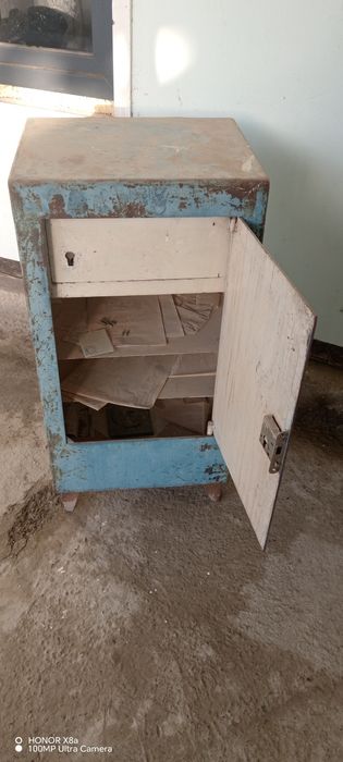 Seyf sotiladi bo'yi 1metr 40ga 50