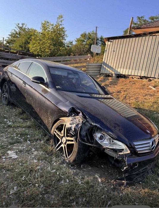 Cu volan pe partea stanga , cu volan pe dreapta pentru  dezmembraat