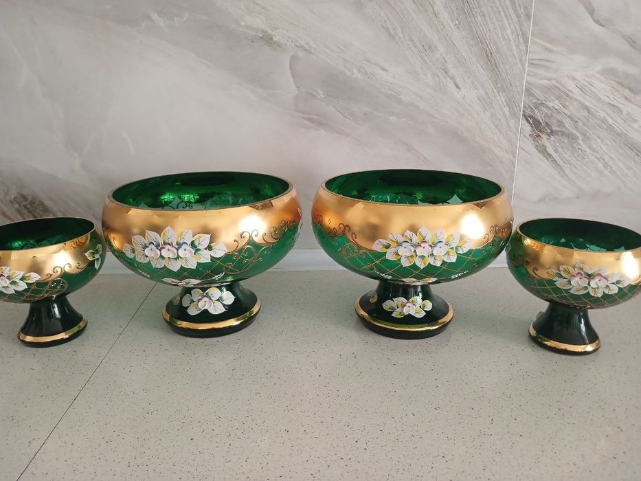 Chinni idishlar sotiladi