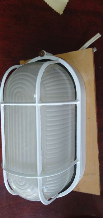 Продам светильник с защитным стеклом