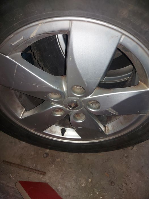 Caut/vând acest model,Renault, pe 16"