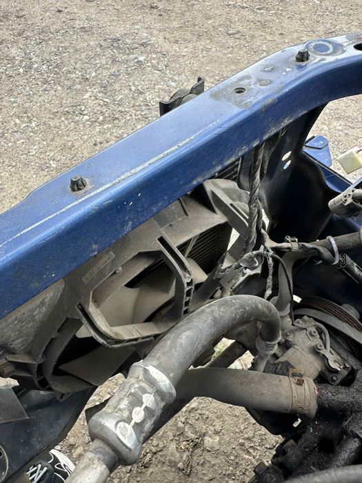 Мазда демио 2001 на части