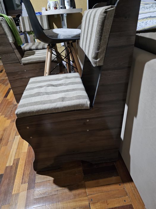 4 стула с отсеком для хранения