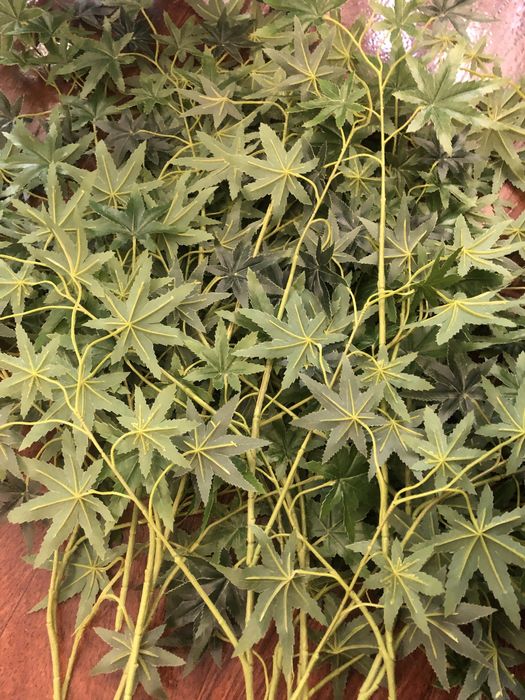 Продаю ветки дерева искусственные