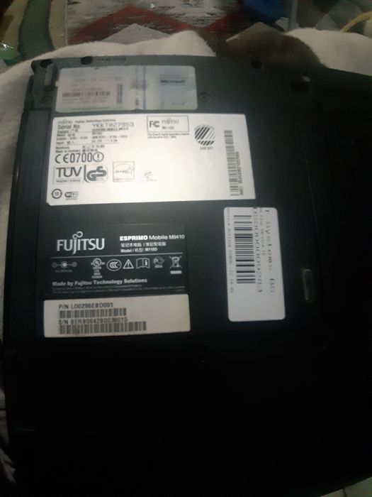 Vând laptop Fujitsu Esprimo  Mobile  citiți descrierea.