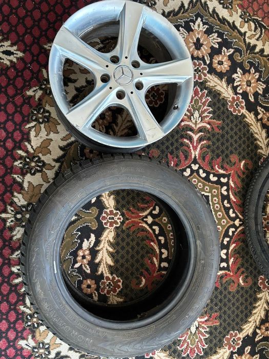 Продам зимние шины Nokian с дисками.