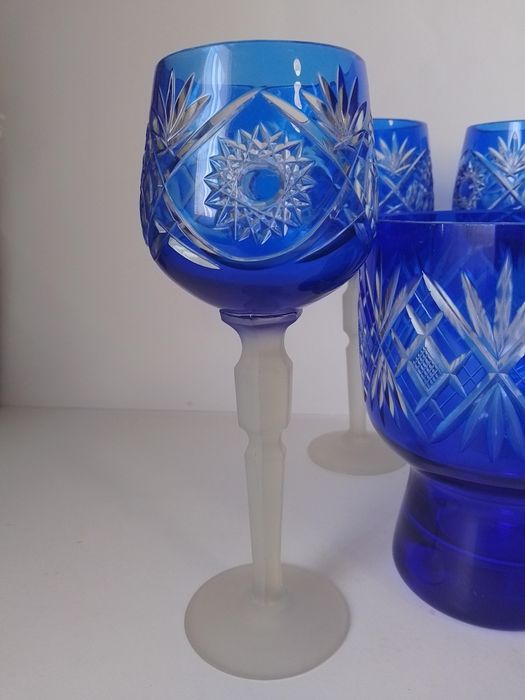 Кристални чаши и ваза