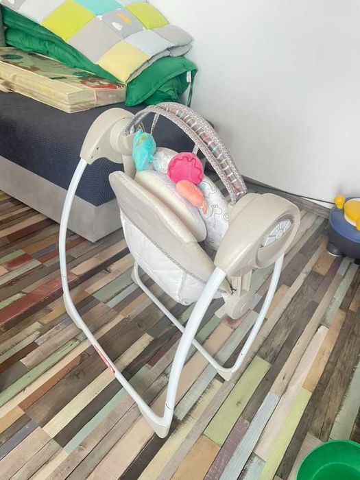 Balansoar automat pliabil cu diferite viteze pentru bebelusi