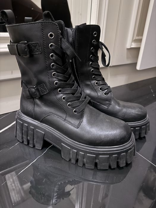 Продам ботинки весенние женские