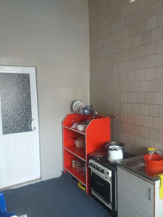 Kvartira sifat pishgan g'ishtli sokol podvali bilan kotej Uy 1 xona so