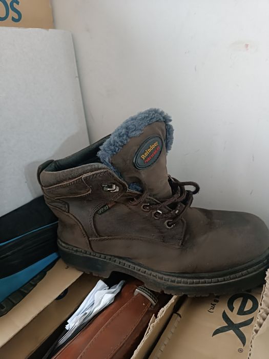 Срочна продам зимний ботинки