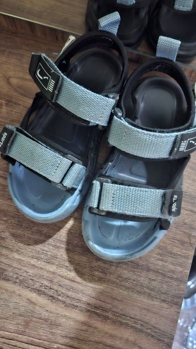 Продам сандали детские