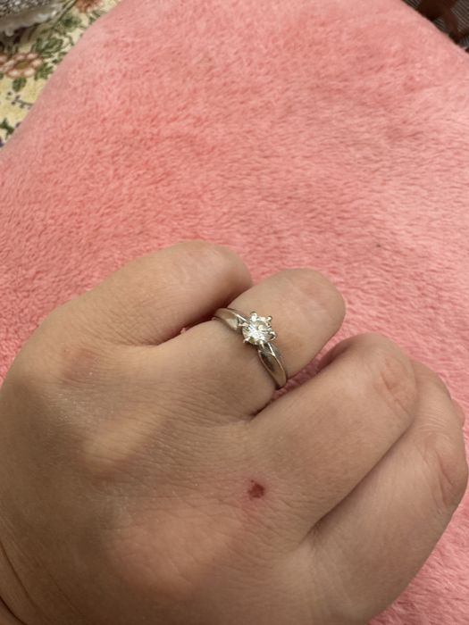 Продам набор с бриллиантом 0,4 карат Платина