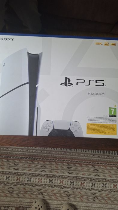 Vând PS5 SLIM de 1 tb