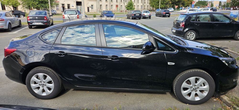 Opel Astra J sedan
