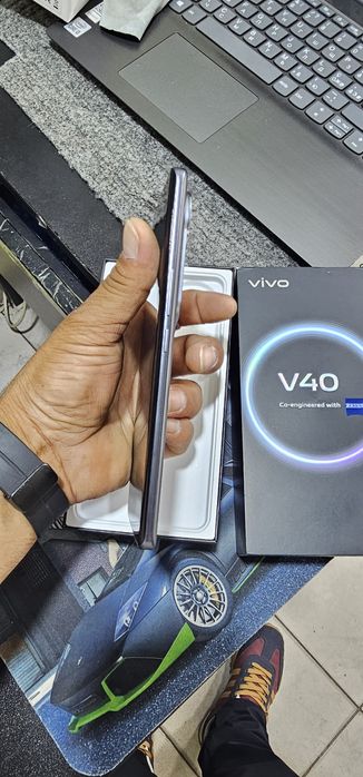 Vivo v40 5G 12+/256 holati idial rasmda hamasi alo koringan abmen yoq