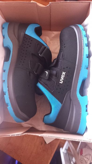 Vand 2 perechi bocanci uvex marimea 42