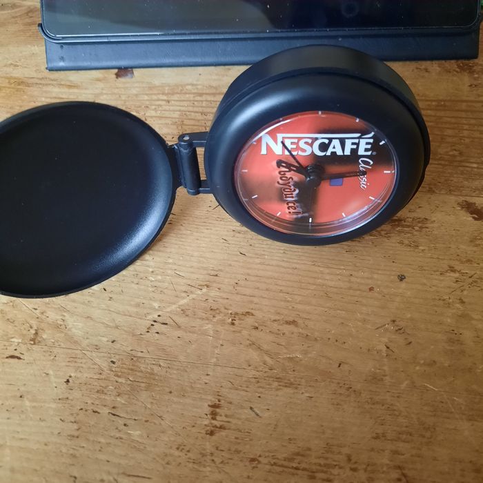 Продавам туристически часовник будилник