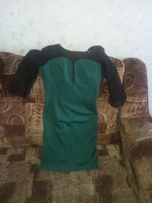 Продам платья на девушку 38 размер