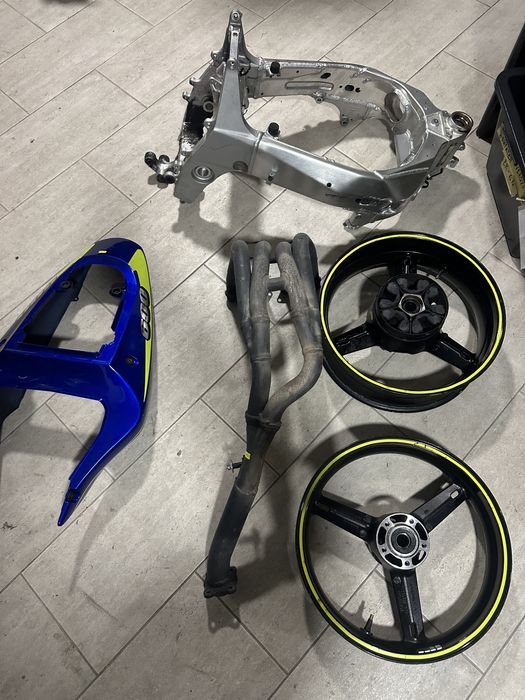 Suzuki GSXR  600 K1 на части