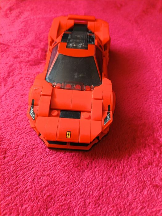 Vând mașină lego ferrari