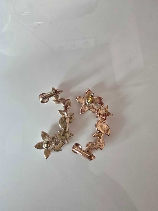 Елегантни обеци в златист цвят