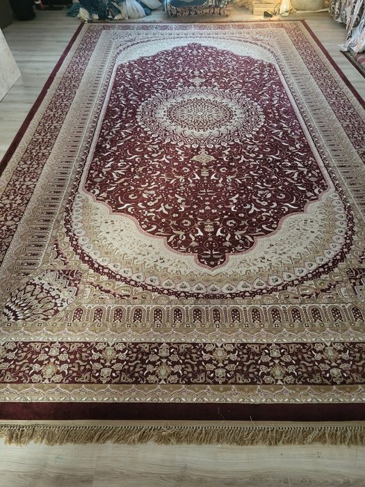 Кілем сатылады..