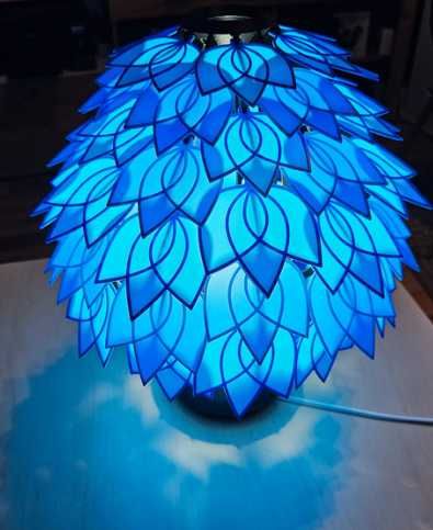 Lampă cu frunze printată 3D