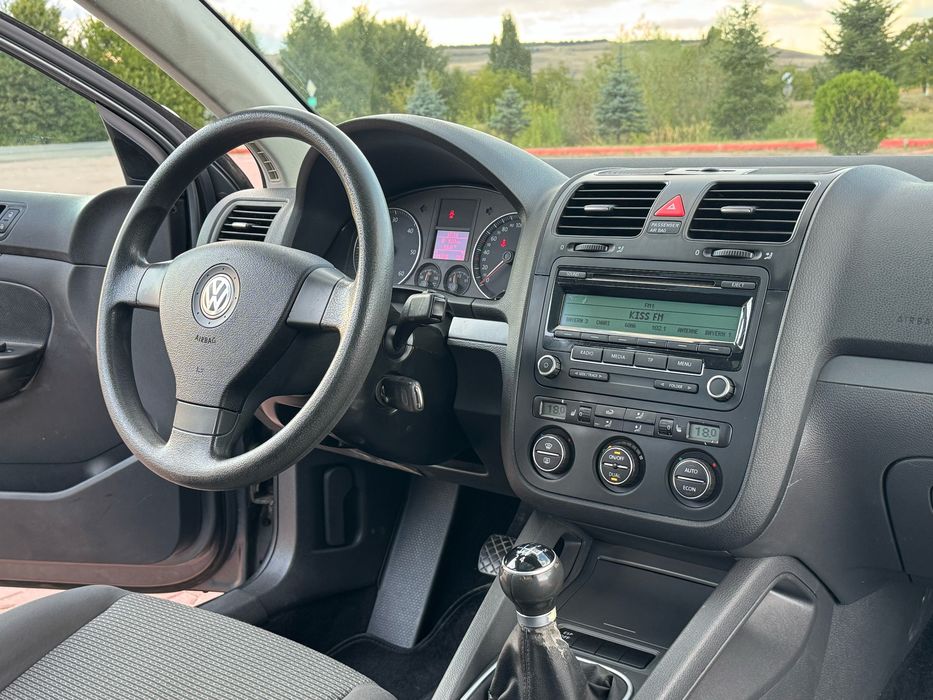 Vând Volkswagen Golf 5 Motor 1.9 Diesel 2008 BLS 131.000 Km Fără rugină Import recent Germania