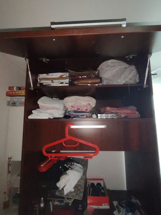 Vand Dressing si un dulap cu sertare