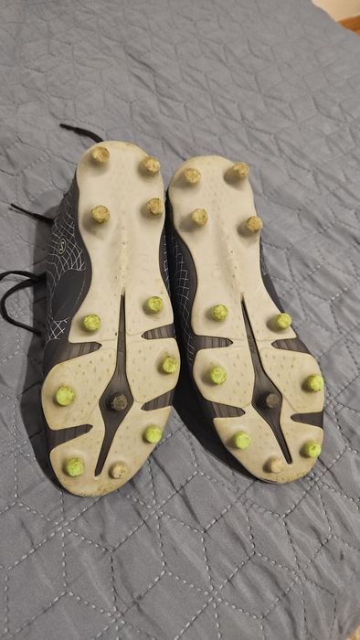 Pantofi de fotbal