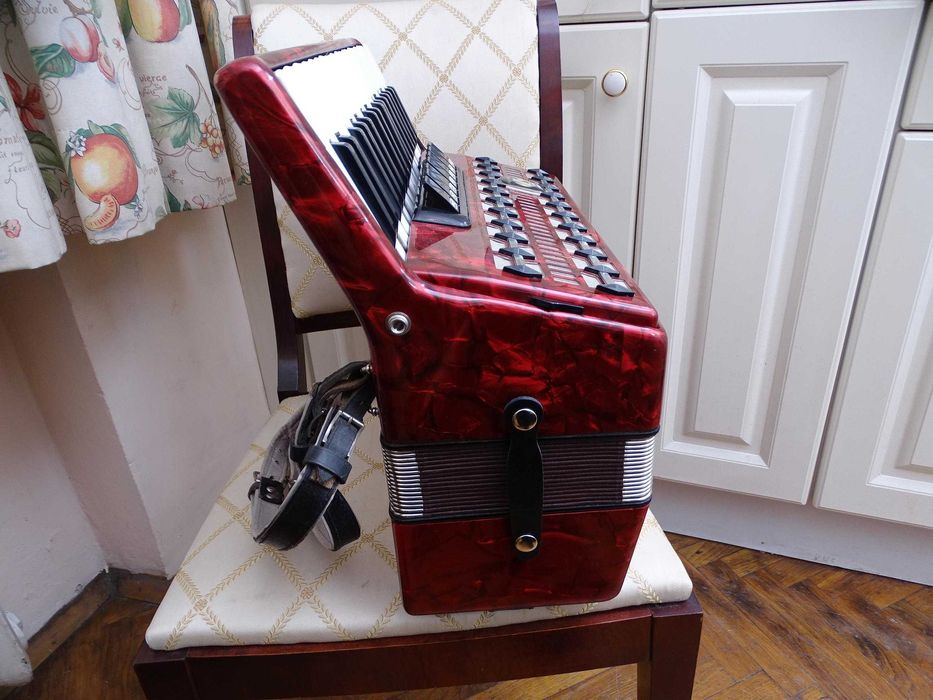 Акордеон Велтмайстер Серино 80 баса